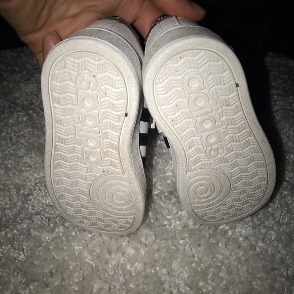 Toddler adidas unisex Velcro sneakers size 7 - Picture 4 of 4